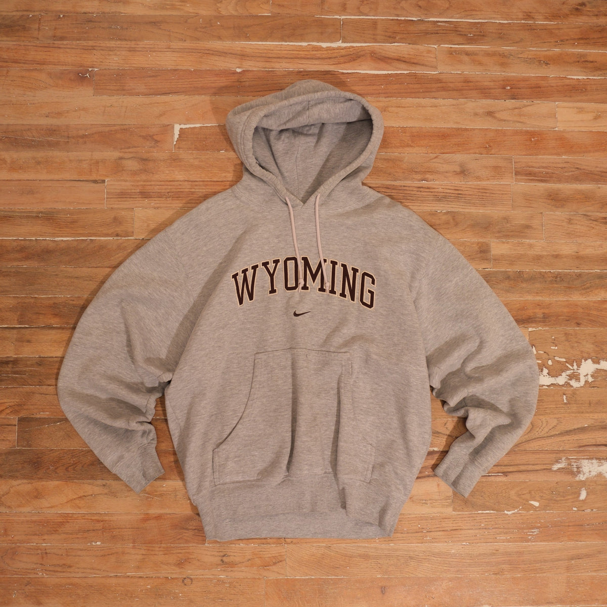 Mid-2000s heather gray Nike Wyoming Cowboys pullover hoodie with embroidered arch lettering and center Swoosh