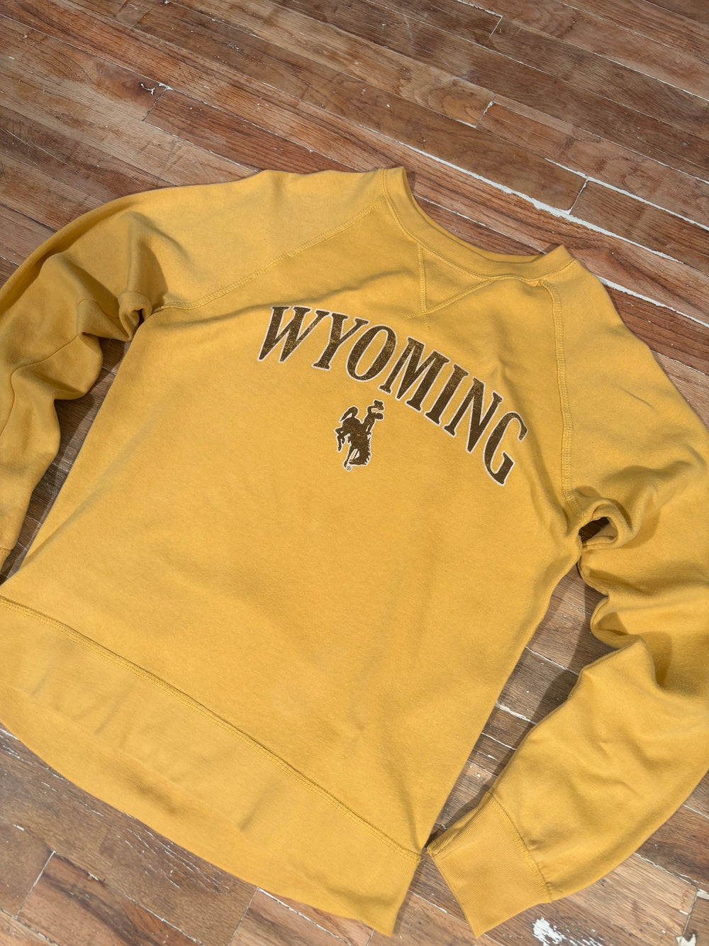 103 Mid 2000s Wyoming Cowboys Crewneck Sweatshirt